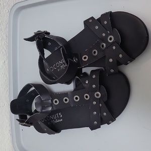 Coconuts by Matisse Women's Flat Black Sandals size 7.5
